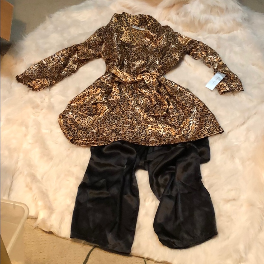 Satin like Cheetah print Pajamas w/matching robe